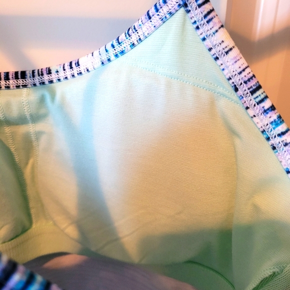 Lululemon tank, size 6 - Picture 7 of 9